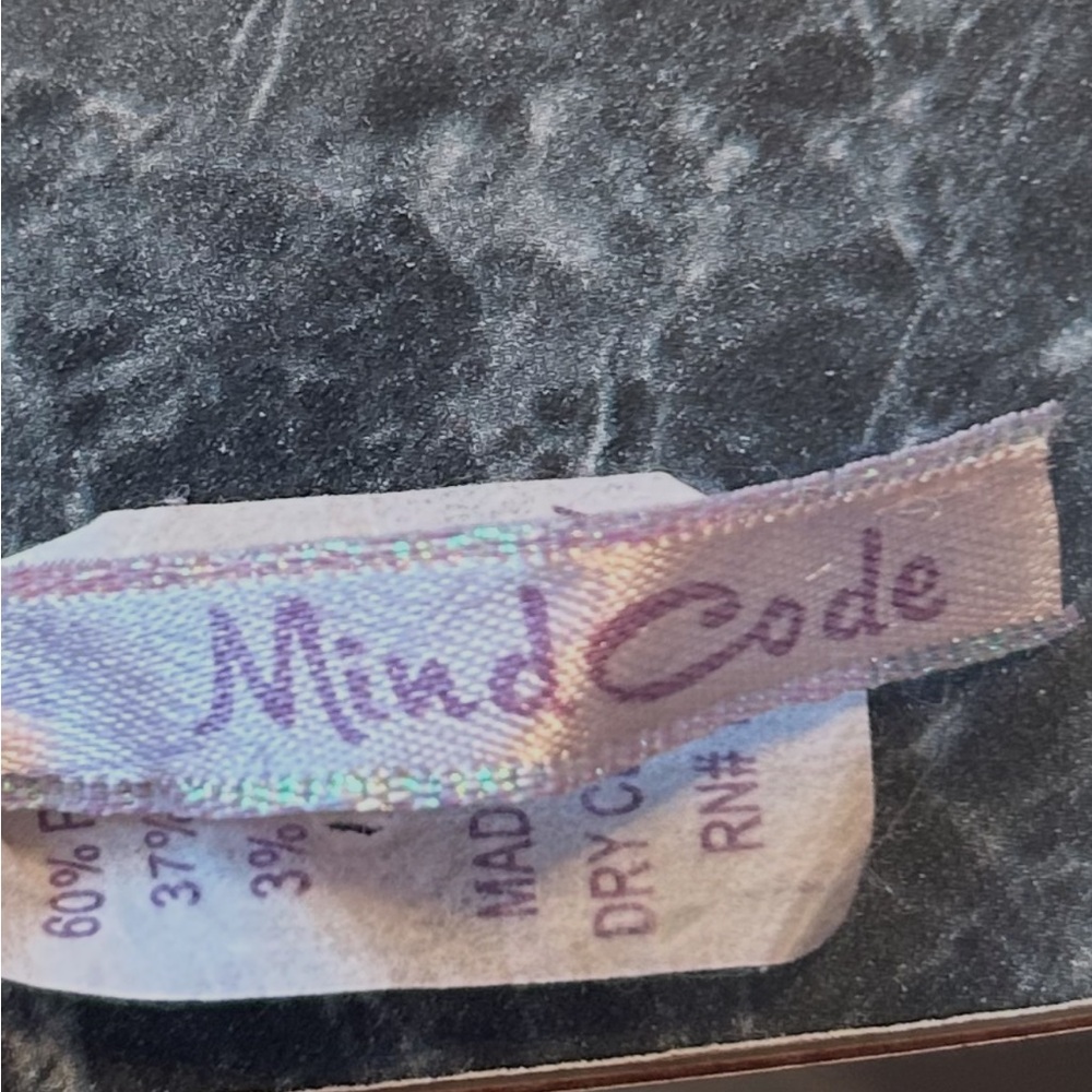 Mind Code Iridescent Label - Picture 3 of 5